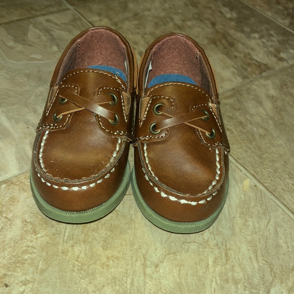 Carters toddler dress shoes 7C but fit like 6C